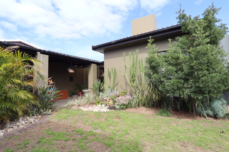 5 Bedroom Property for Sale in Kabega Park Eastern Cape